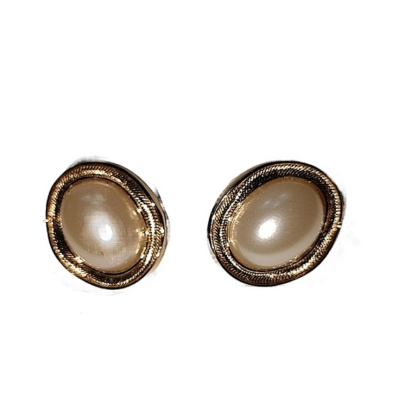 Large round post earrings - Picture 3 of 7